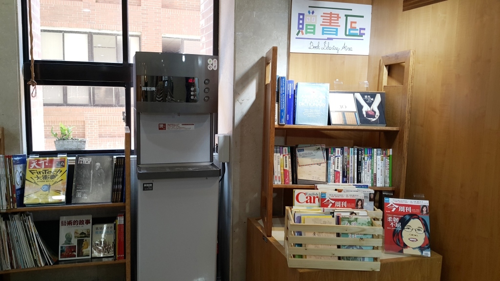 圖資3樓贈書區(另開新視窗/jpg檔)圖片
