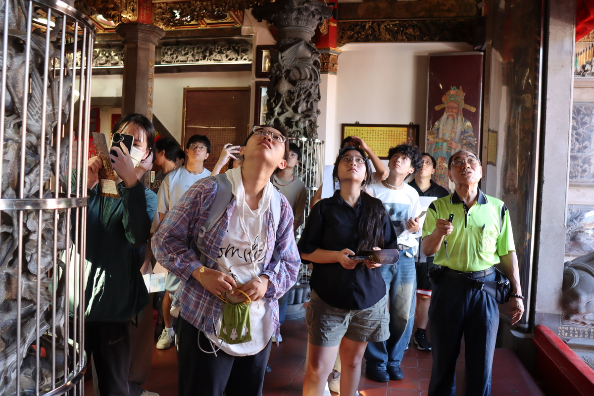 帶領學生欣賞廟宇裝飾藝術(另開新視窗/jpg檔)圖片