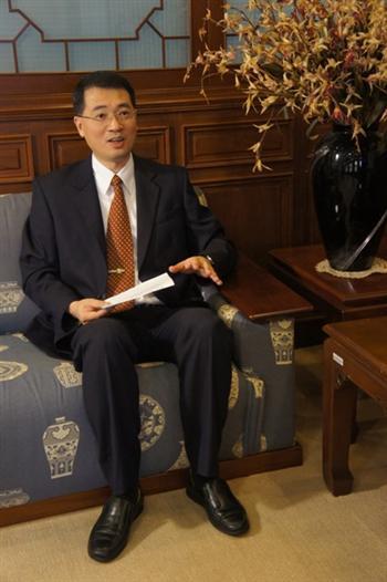 武東星校長強調，身為學生不能只想自己，更應該多想想別人，思考如何服務社會。(另開新視窗/jpg檔)圖片