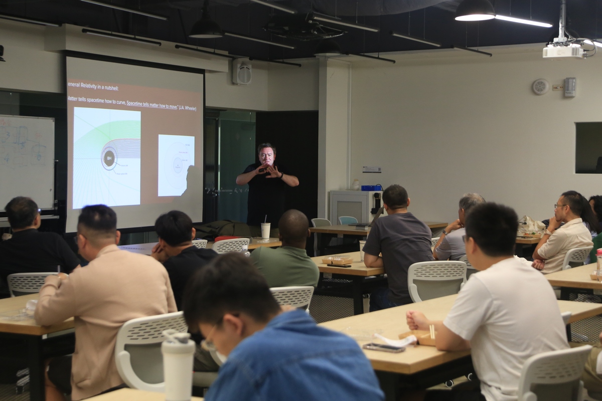 主講「The Event Horizon Telescope: From the First Image to the First Movie of a Black Hole」（事件視界望遠鏡：從黑洞的第一張照片到M87超大質量黑洞的首張動態影像）(另開新視窗/jpg檔)圖片