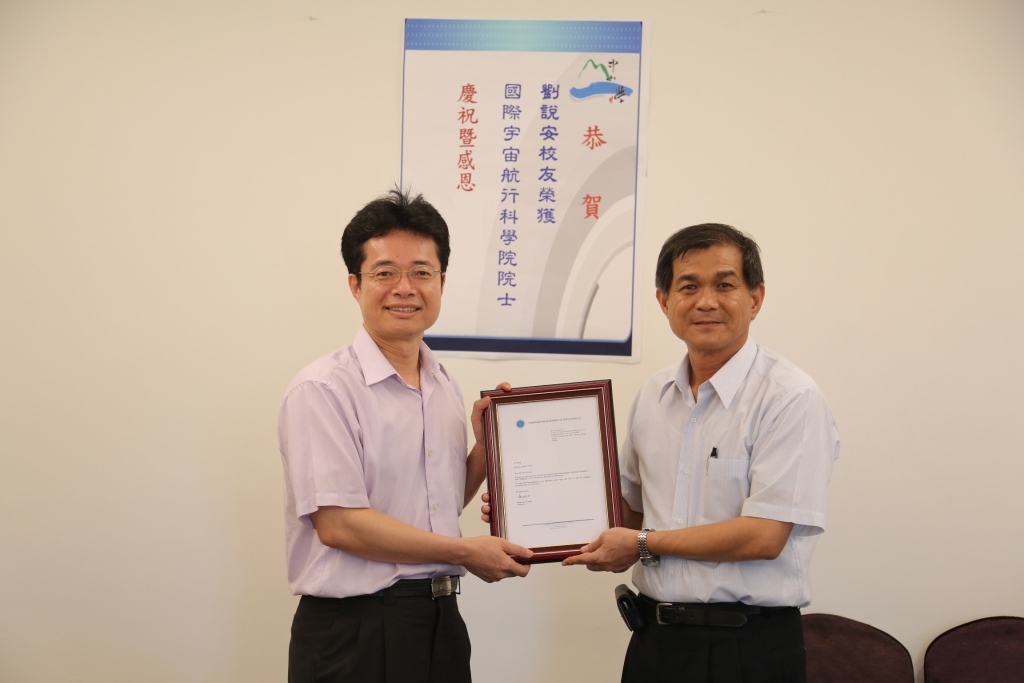 劉說安學長與楊校長合影(另開新視窗/jpg檔)圖片