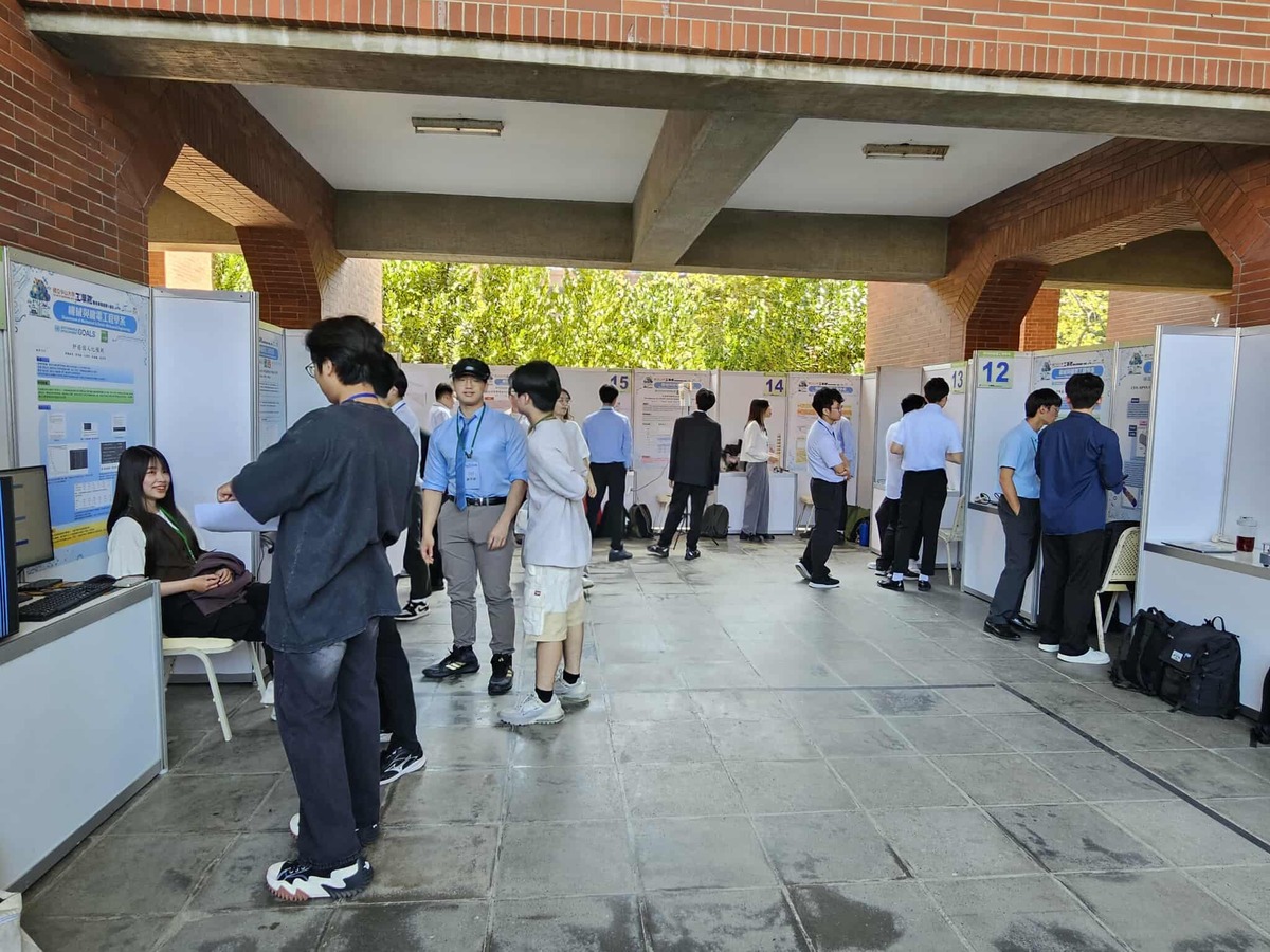 專題展示現場(另開新視窗/jpg檔)圖片