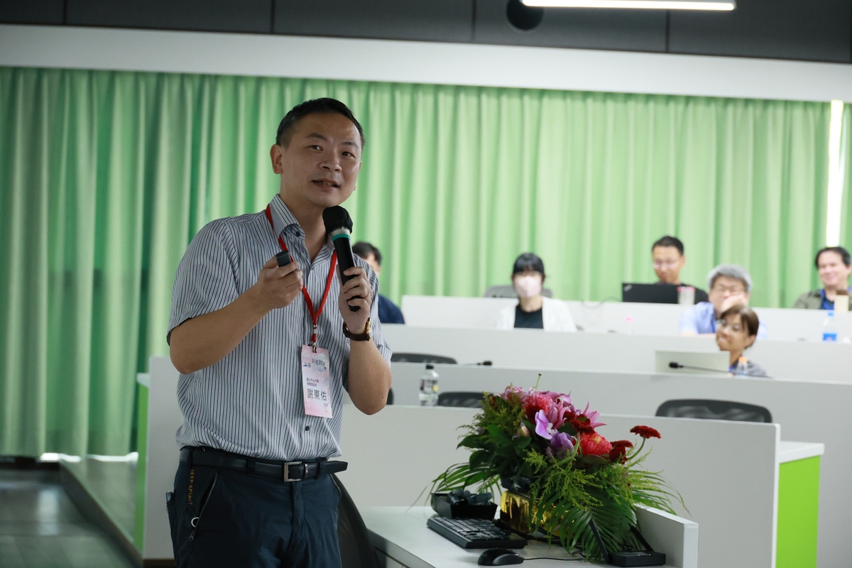 中山大學積體電路所所長謝東佑說明教學實踐研究計畫的申請經驗(另開新視窗/jpg檔)圖片