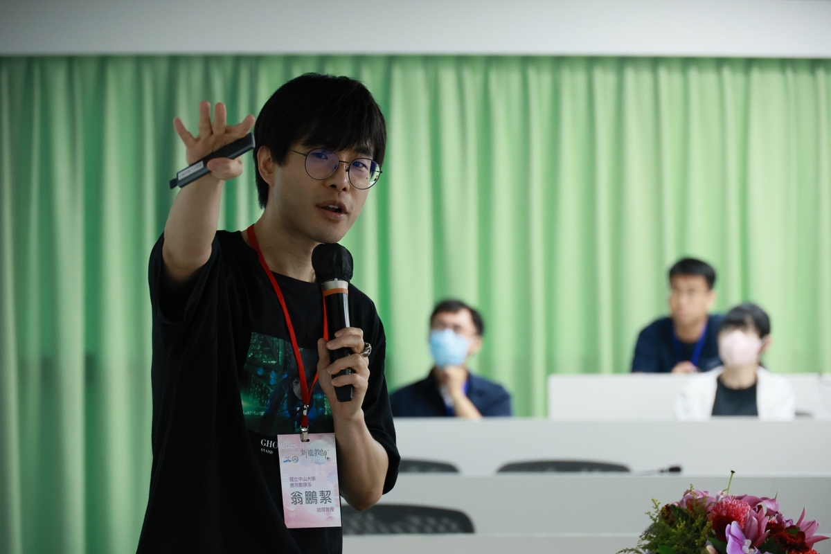 中山大學應用數學系翁鵬絜助理教授說明EMI經驗(另開新視窗/jpg檔)圖片