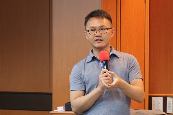 午夜出現的那張卡片 Dcard簡勤佑談創業歷程(另開新視窗/jpg檔)圖片
