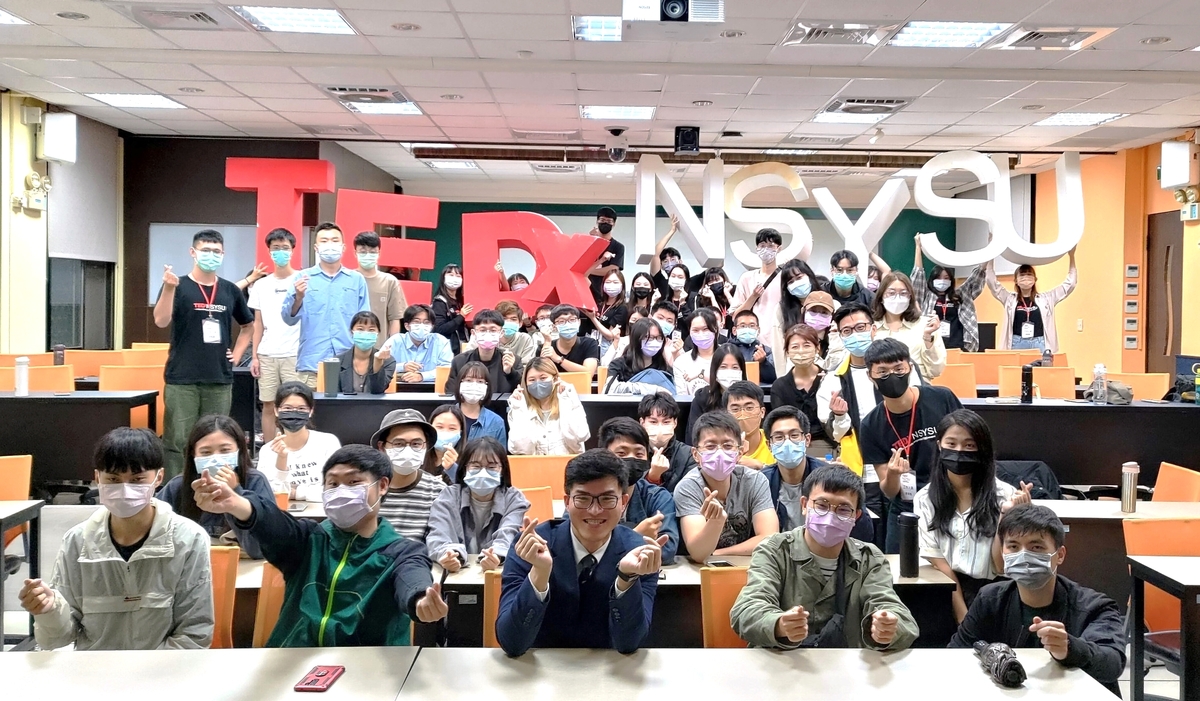 講座合影。圖／TEDxNSYSU提供(另開新視窗/jpg檔)圖片