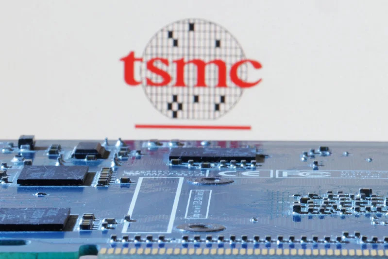 矽光子躍升為撐起AI算力的核心。台積電2016年起投入矽光子製程研發，當時台灣做矽光子技術的人屈指可數，後來透過學界牽線找上中山大學洪勇智團隊。路透(另開新視窗/jpg檔)圖片