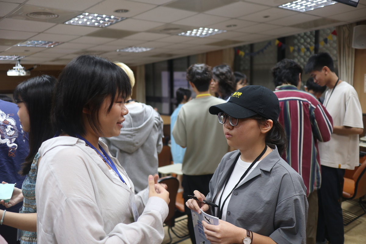 中山大學學生與高中生交流想法(另開新視窗/jpg檔)圖片