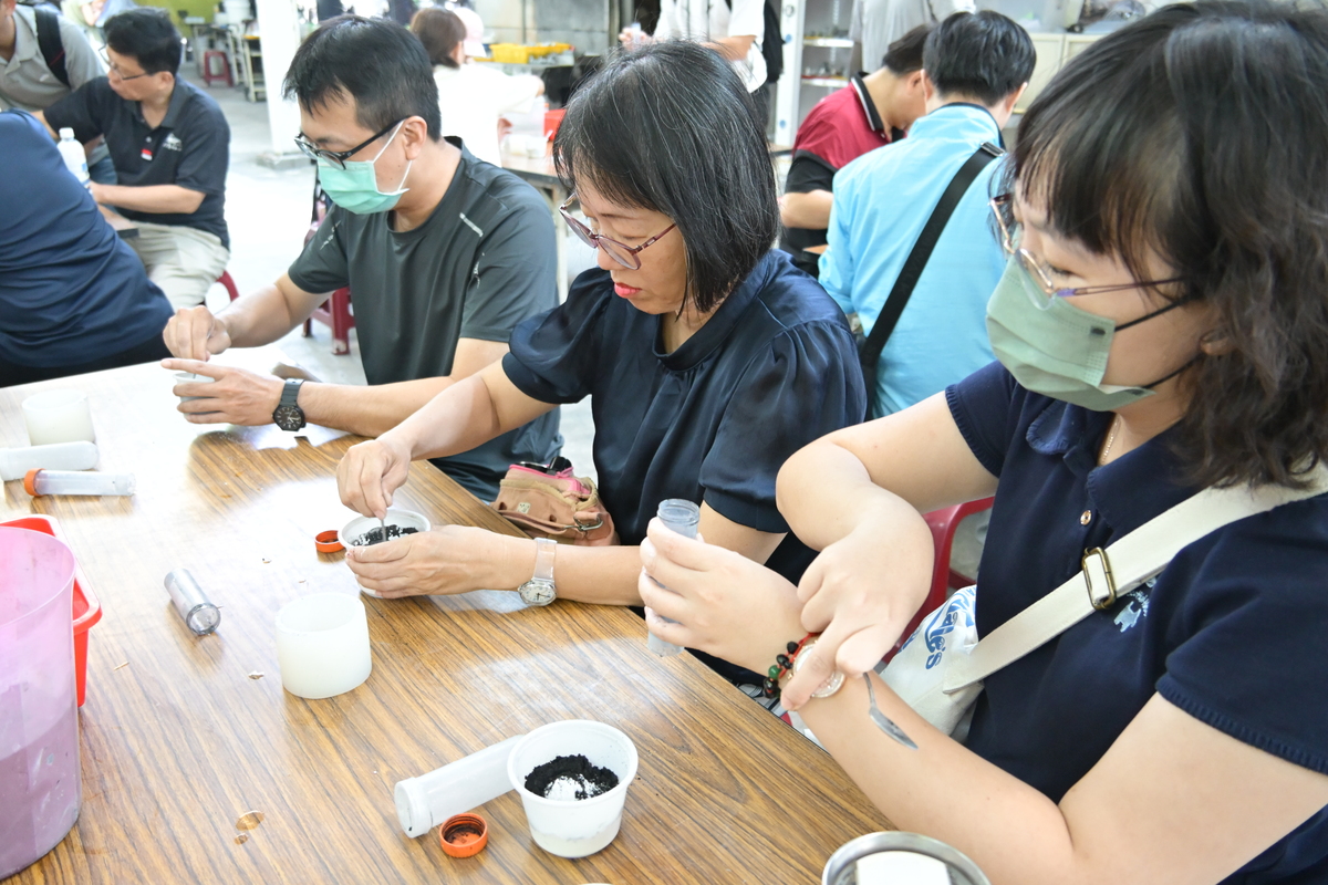 體驗製作火山擴香石DIY(另開新視窗/jpg檔)圖片