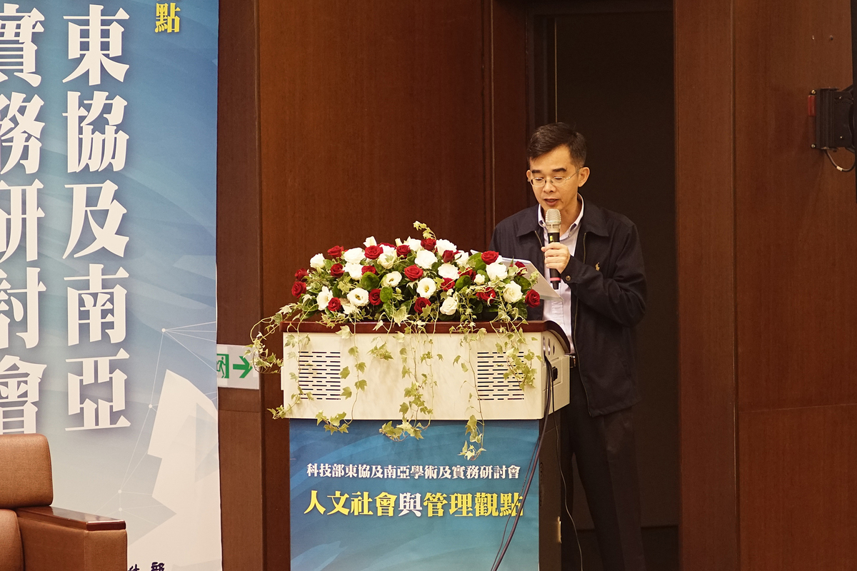 管理學院陳世哲院長(另開新視窗/jpg檔)圖片