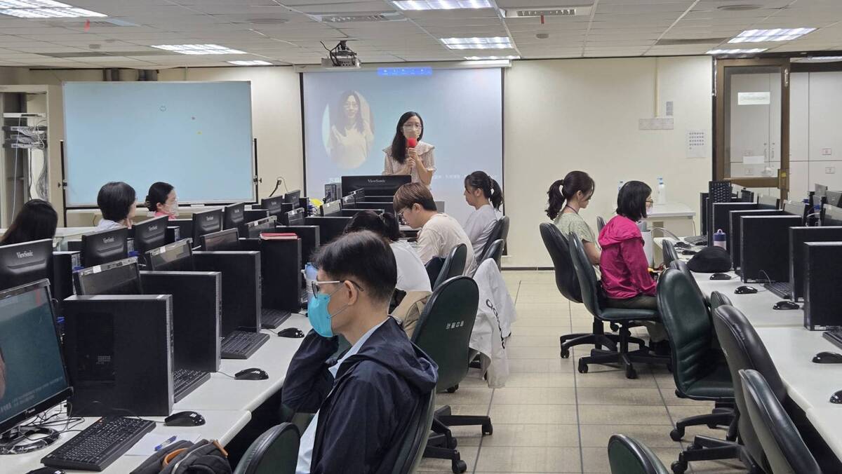 國立成功大學崑巖醫學圖書分館方靜如館員傳授數位工具輔助學術資源檢索(另開新視窗/jpg檔)圖片