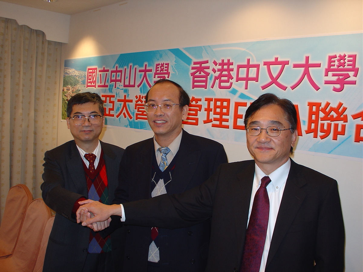 左起長庚大學管院院長吳壽山,中山管院院長蔡憲唐,香港中文大學管院院長李天生,三校聯手打造EMBA亞太聯盟.(另開新視窗/jpg檔)圖片