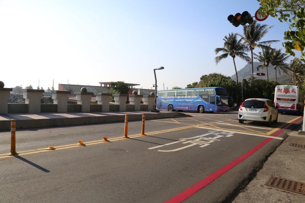 以價制量 期改善交通 中山大學5月1日起實施遊覽車停車費新標準(另開新視窗/jpg檔)圖片