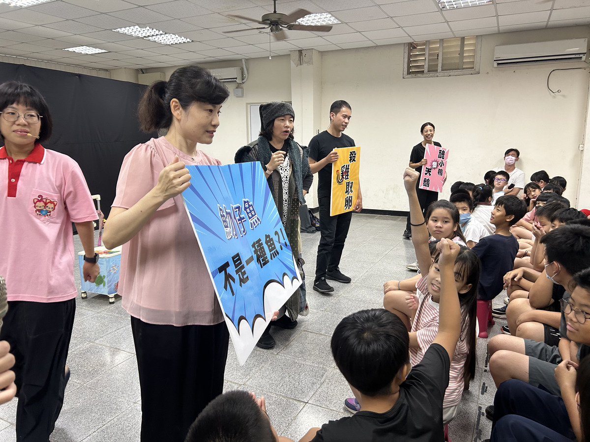 參與學童熱烈討論(另開新視窗/jpg檔)圖片