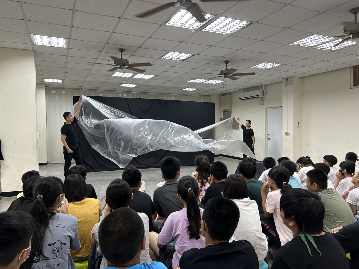深植永續漁業觀念　海洋教育劇場巡迴高雄濱海小學(另開新視窗/jpg檔)圖片
