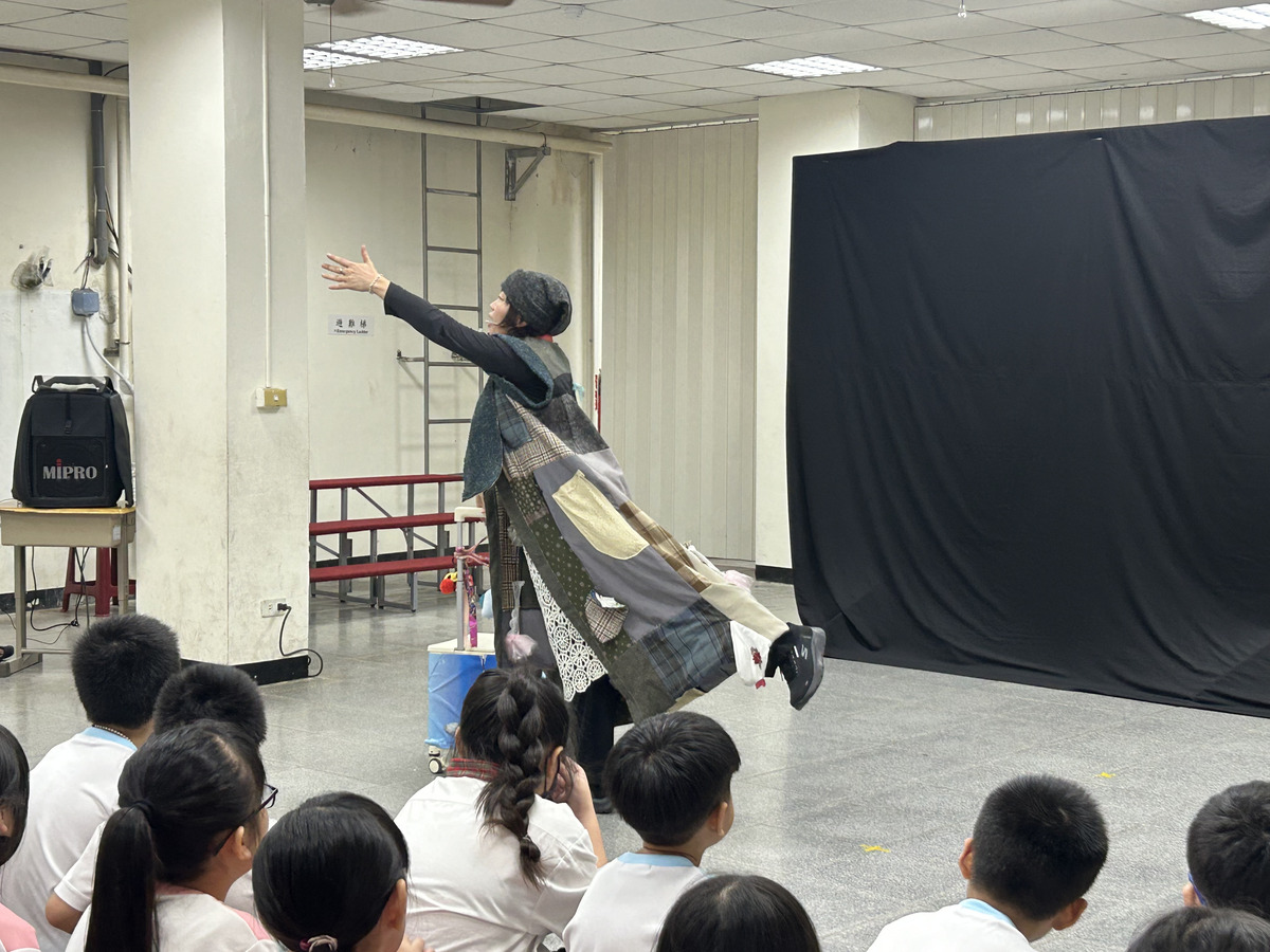 深植永續漁業觀念　海洋教育劇場巡迴高雄濱海小學(另開新視窗/jpg檔)圖片