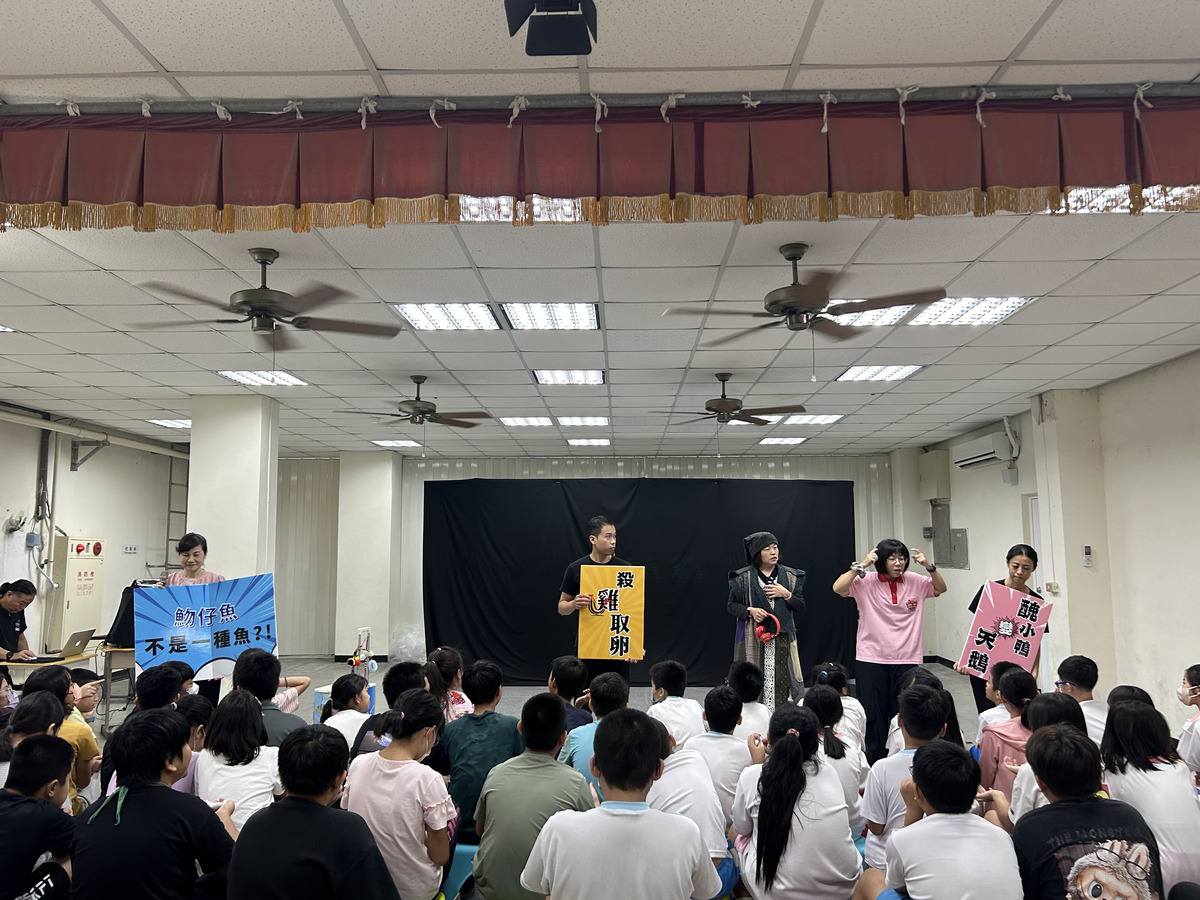 深植永續漁業觀念　海洋教育劇場巡迴高雄濱海小學(另開新視窗/jpg檔)圖片