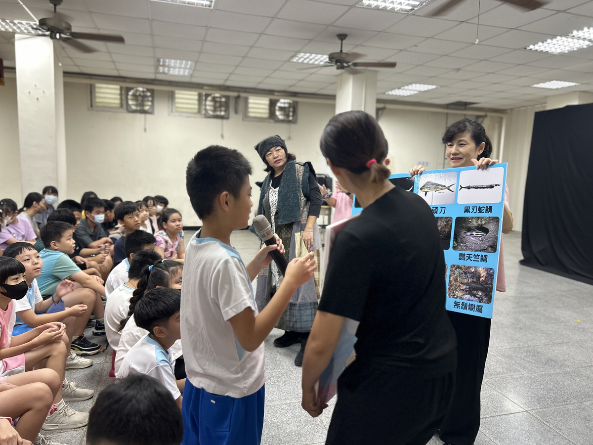 深植永續漁業觀念　海洋教育劇場巡迴高雄濱海小學(另開新視窗/jpg檔)圖片