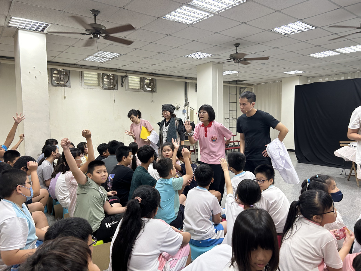 深植永續漁業觀念　海洋教育劇場巡迴高雄濱海小學(另開新視窗/jpg檔)圖片