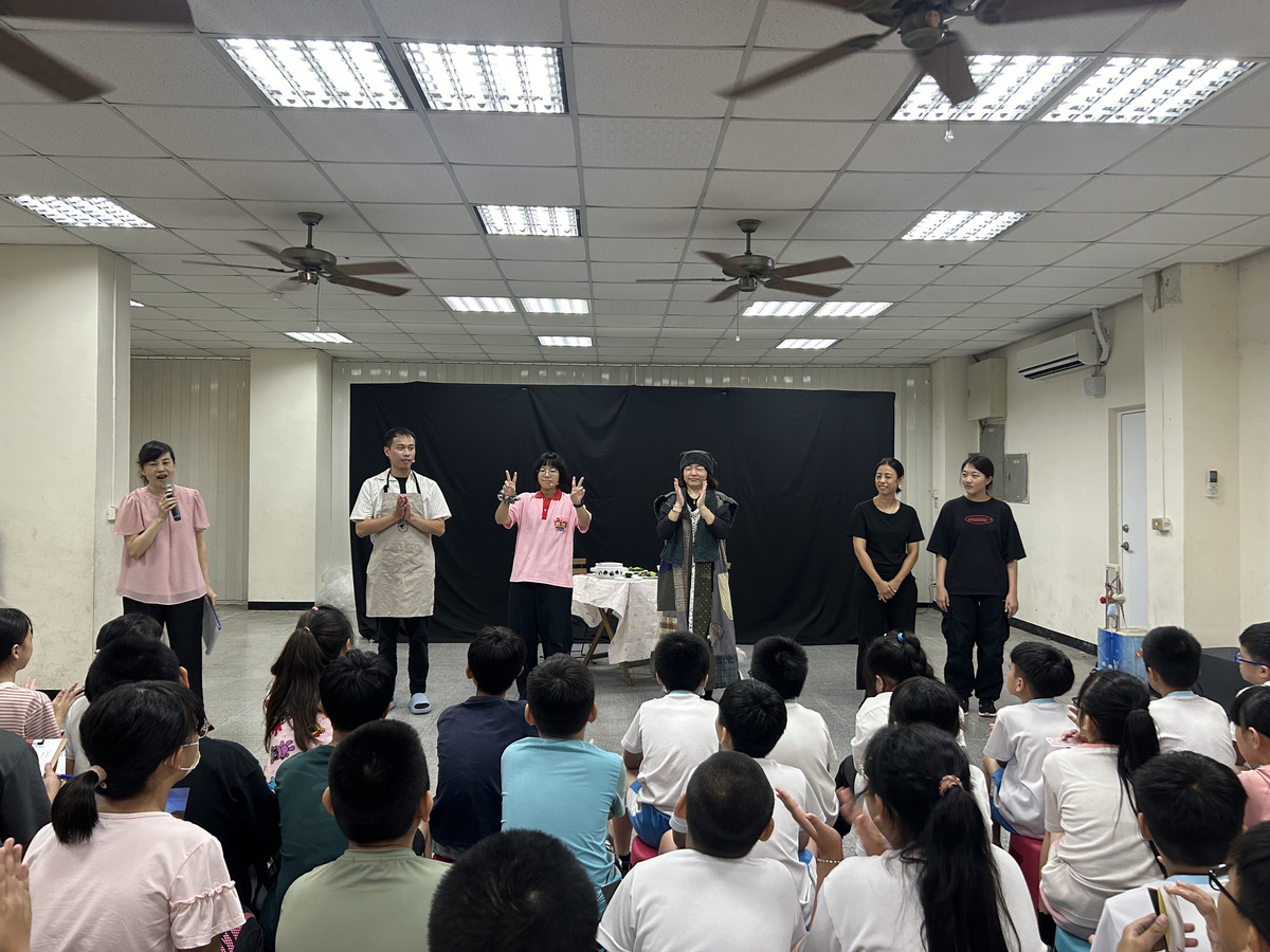 深植永續漁業觀念　海洋教育劇場巡迴高雄濱海小學(另開新視窗/jpg檔)圖片