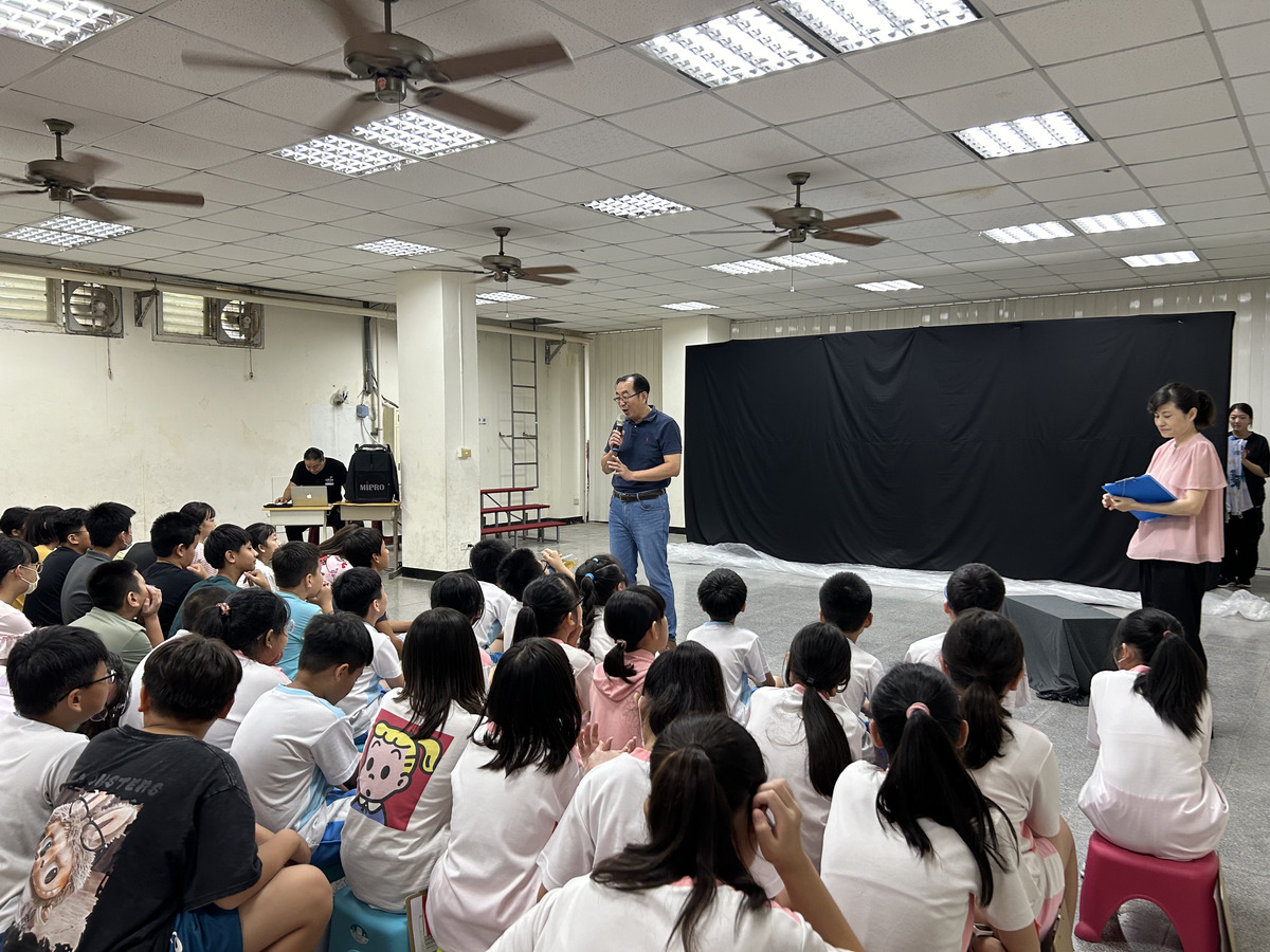 深植永續漁業觀念　海洋教育劇場巡迴高雄濱海小學(另開新視窗/jpg檔)圖片