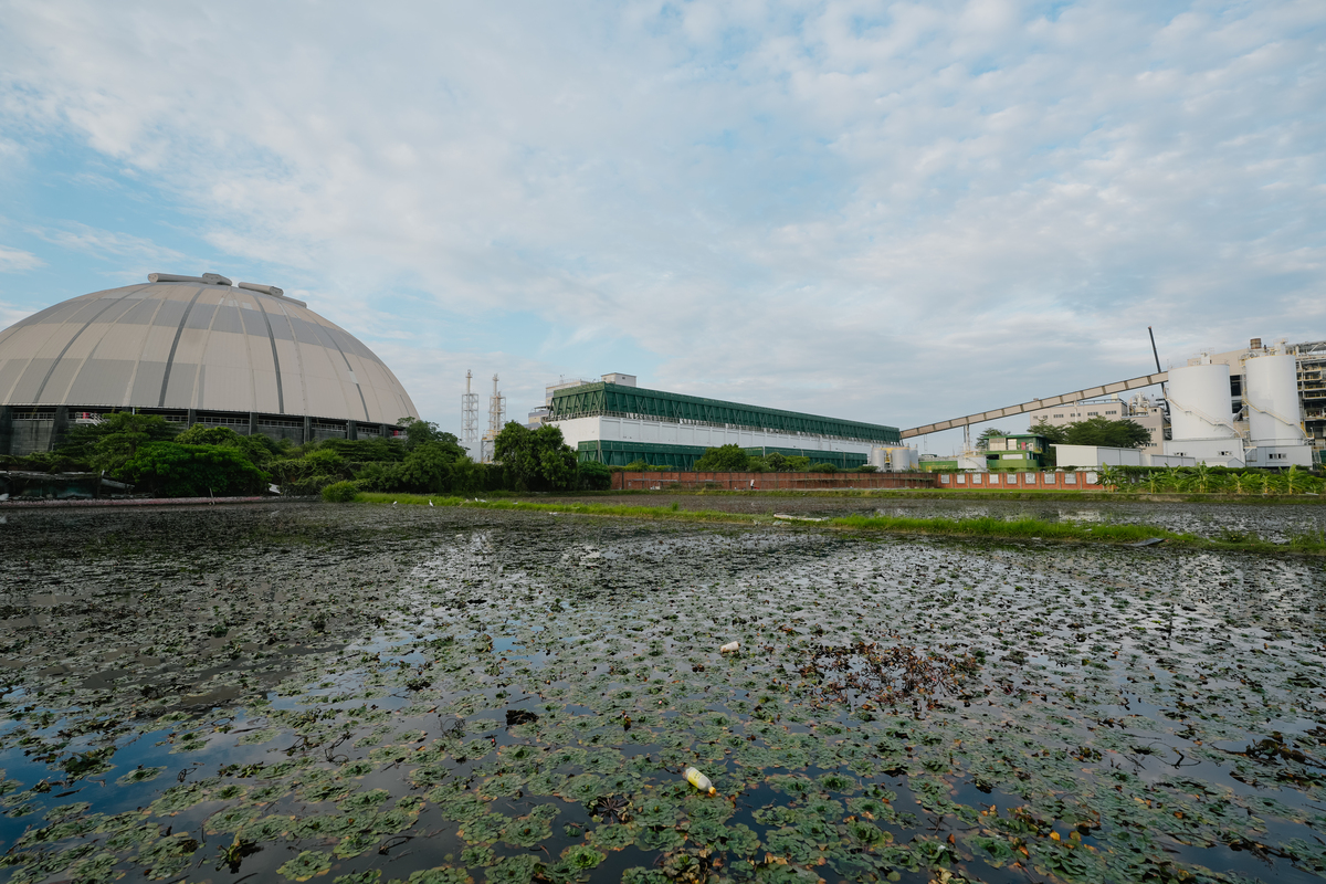 煤倉與農田(另開新視窗/jpg檔)圖片