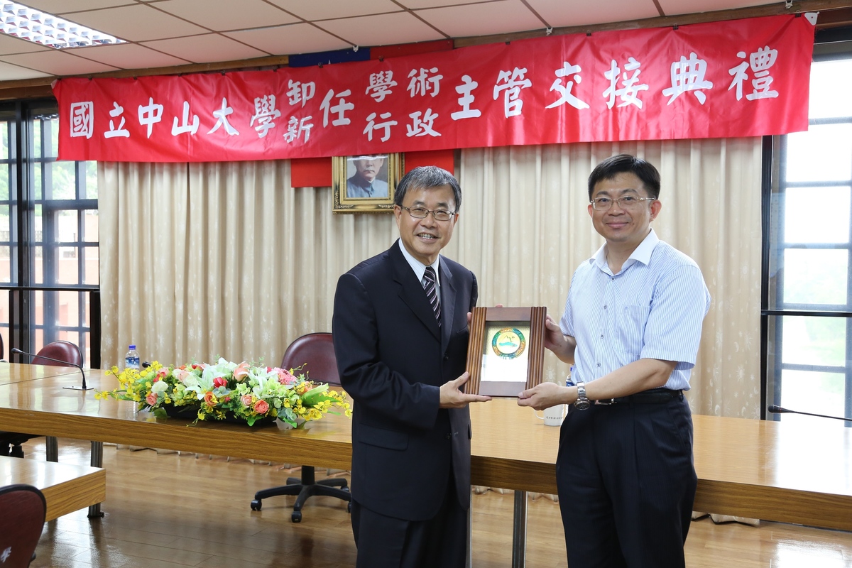 承先啟後 新卸任一級主管交接(另開新視窗/jpg檔)圖片