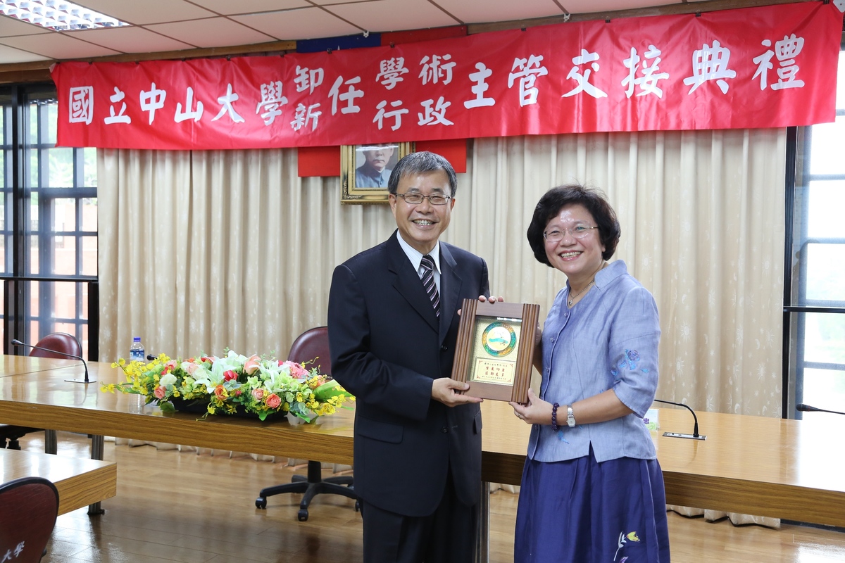 承先啟後 新卸任一級主管交接(另開新視窗/jpg檔)圖片
