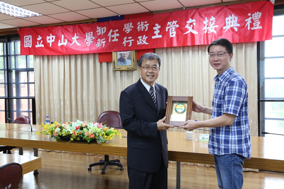 承先啟後 新卸任一級主管交接(另開新視窗/jpg檔)圖片