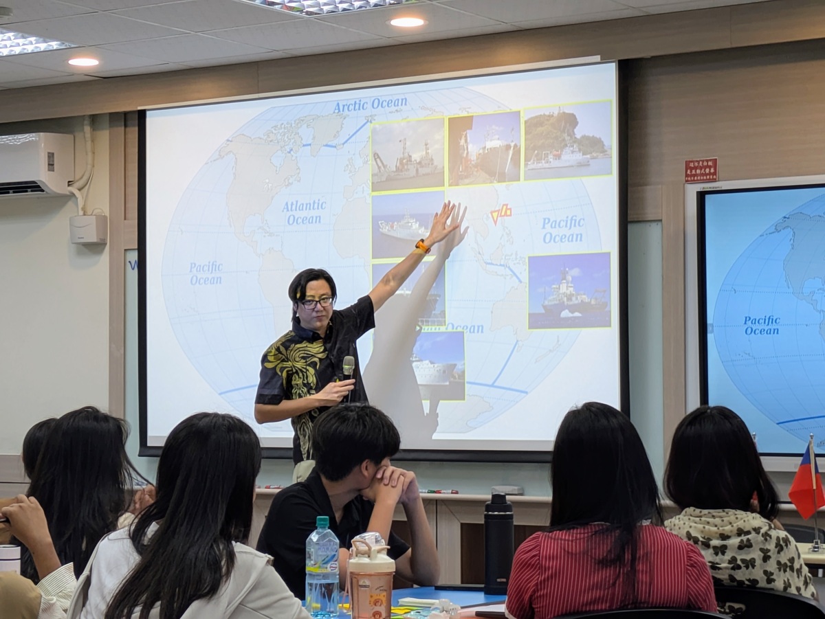 中山大學海科系托星豪教授講解海洋生態與永續發展(另開新視窗/jpg檔)圖片