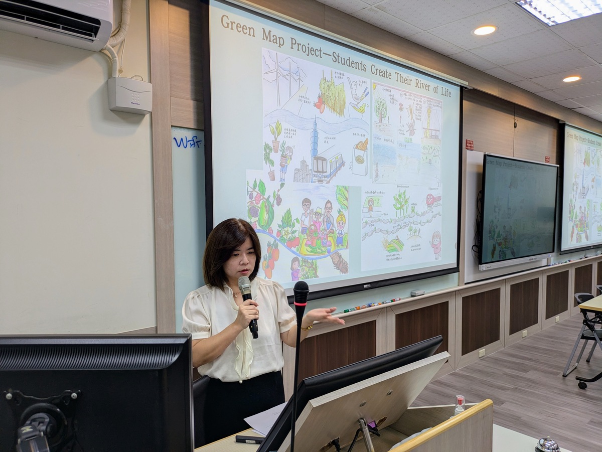 左營高中圖書館洪親慧主任講解在地教育的設計(另開新視窗/jpg檔)圖片