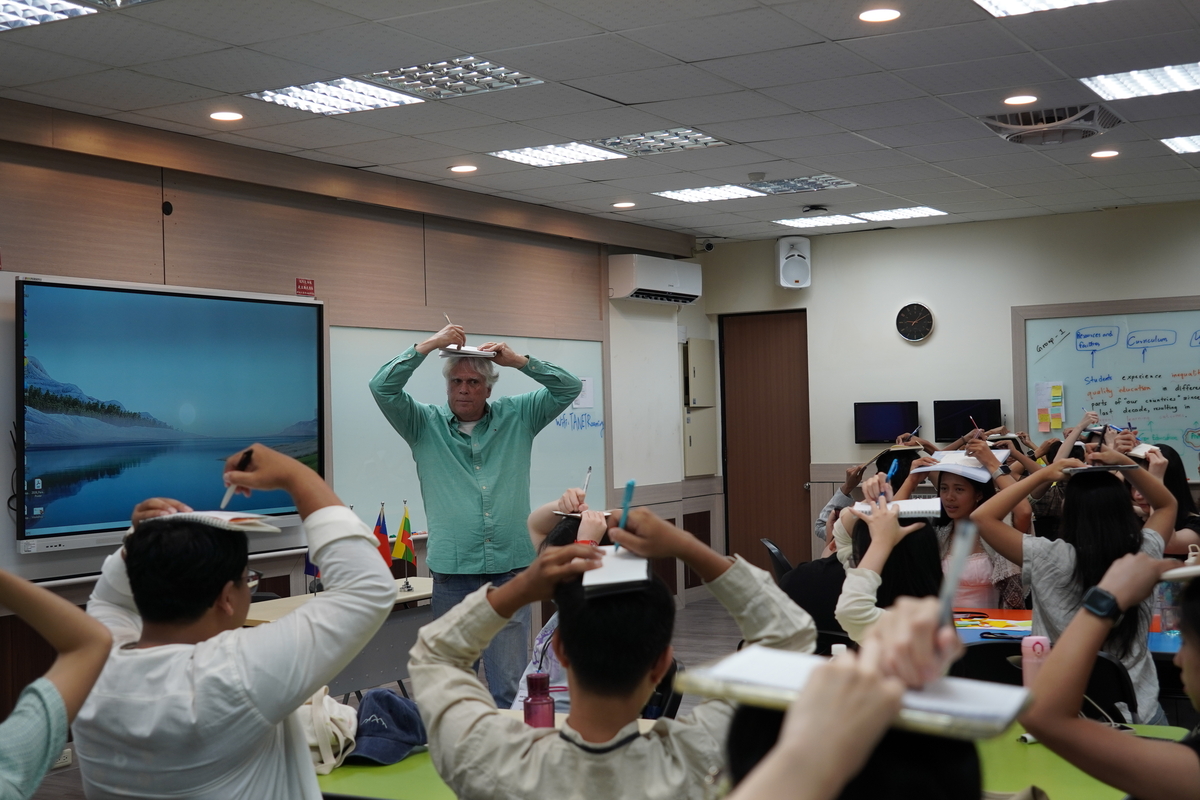 Parami University 的 Dan Wessner 教授帶領學員從自身理解東南亞的「邊境」經驗(另開新視窗/jpg檔)圖片