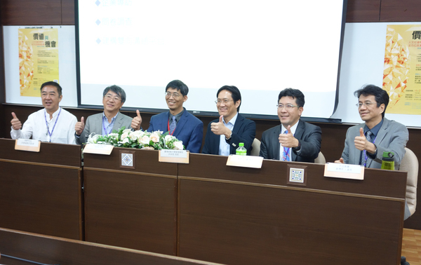 左起舊振南董座李雄慶、瑞軒科技執行副總吳春福、台師大管理研究所所長印永翔、中山社科院院長張其祿、統一獅董事長涂忠正及大成集團人資長劉博民。(另開新視窗/jpg檔)圖片