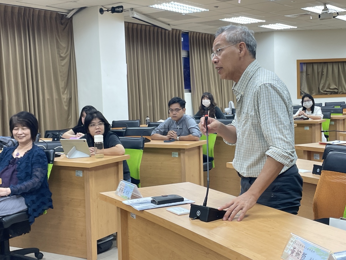 中山大學文學院賴錫三院長與院士交流(另開新視窗/jpg檔)圖片