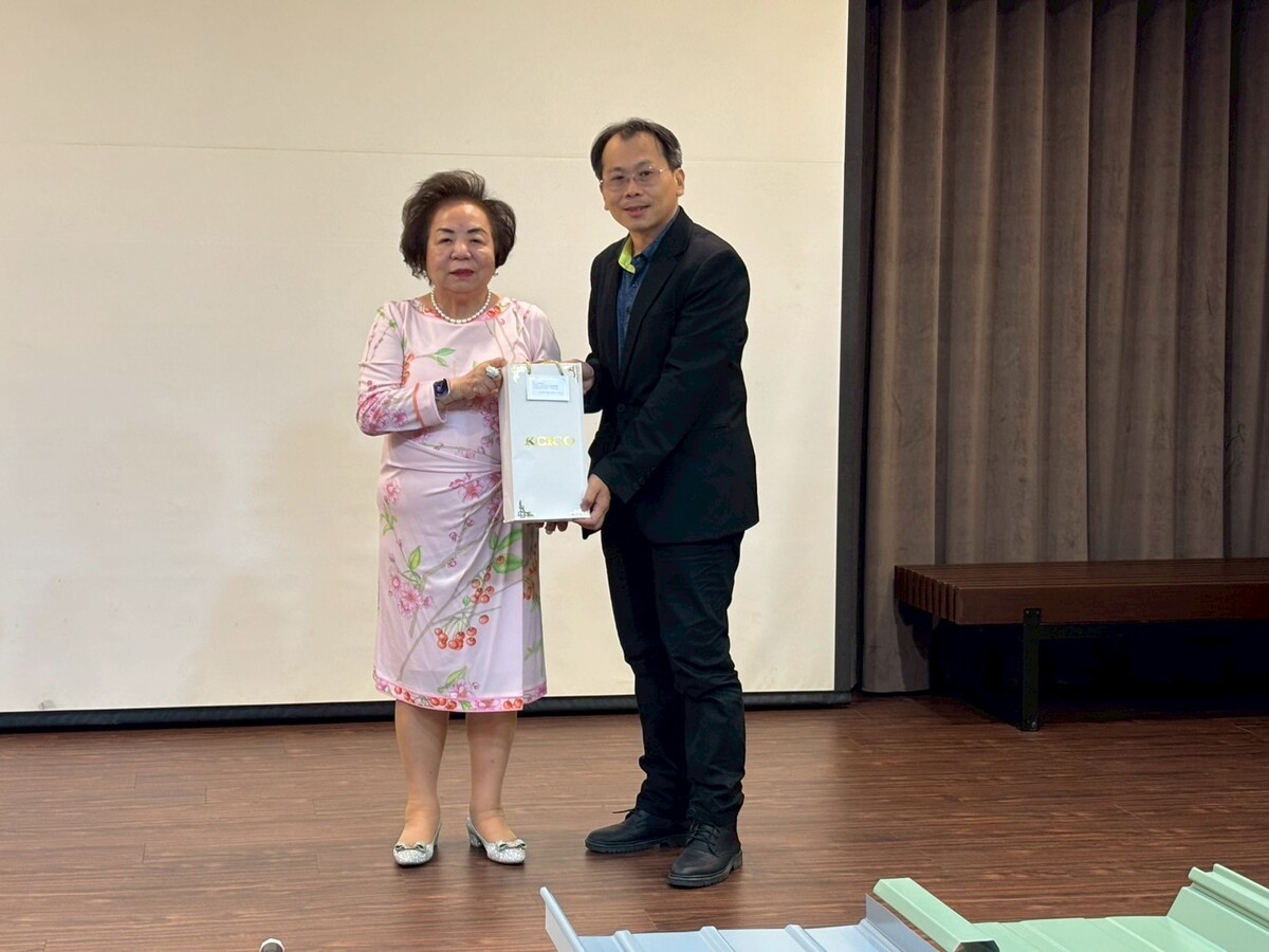 凱景實業陳曾四欣董事長（左）與職涯辦公室張世賢主任(另開新視窗/jpeg檔)圖片