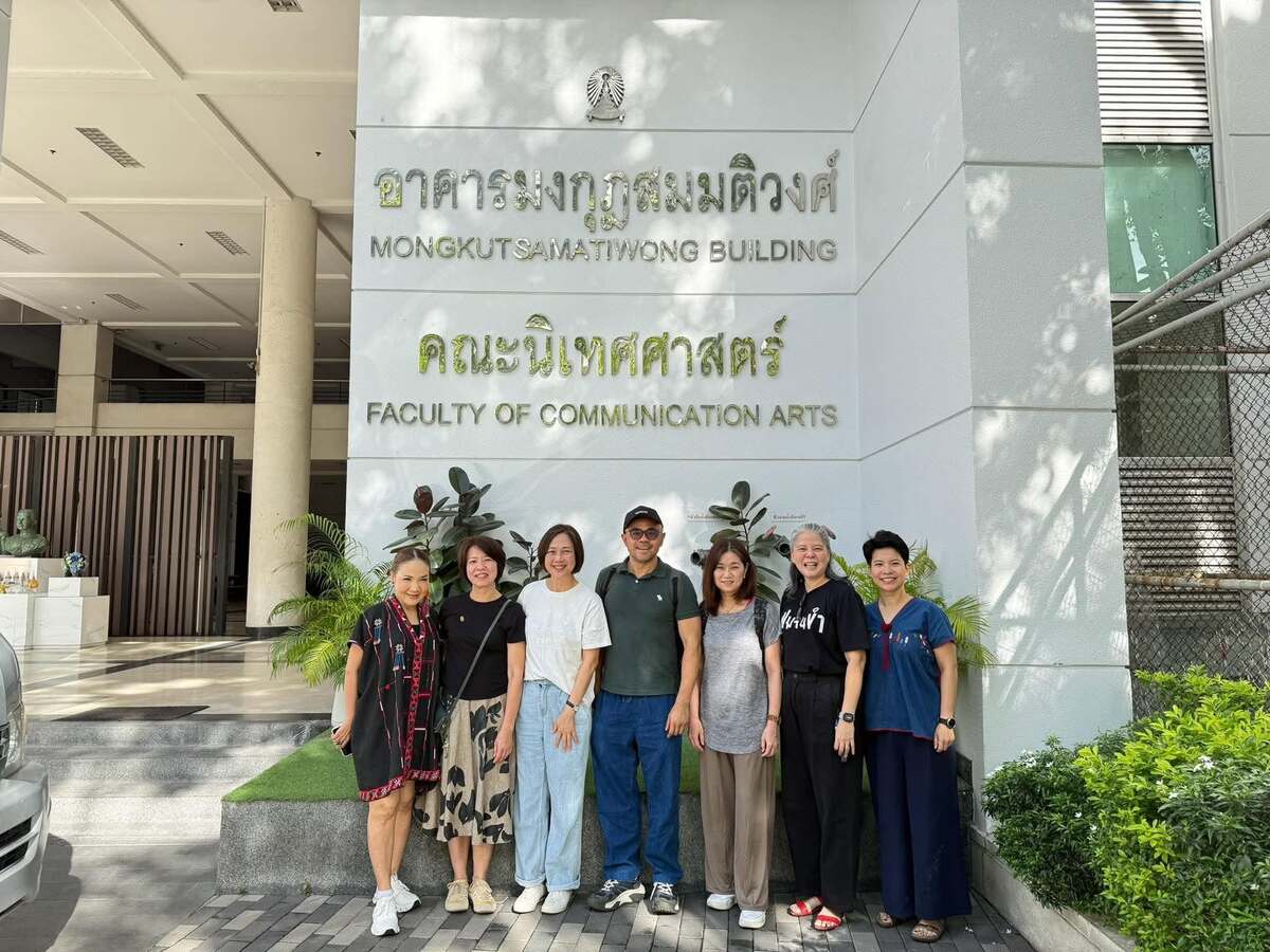 與泰國朱拉隆功大學傳播藝術學院教師合影(另開新視窗/jpg檔)圖片