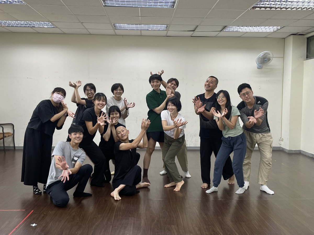 市原昭仁與課堂參與學生合影(另開新視窗/jpg檔)圖片