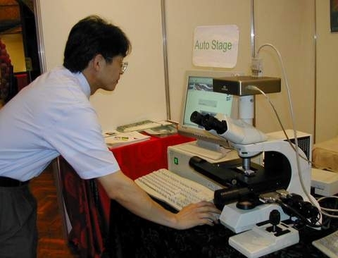 「2002焦點顯微科技研討會」首度移師高雄，由中山大學物理系主辦。(另開新視窗/jpg檔)圖片
