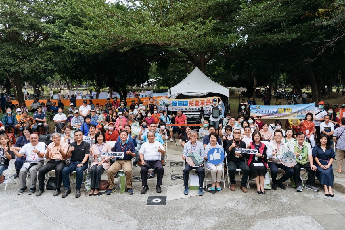 國立中山大學攜手前鎮區公所，在前鎮河畔舉辦「前草創創生活節」，期打造「前草品牌」，讓外界更進一步認識前鎮、草衙。(另開新視窗/jpg檔)圖片
