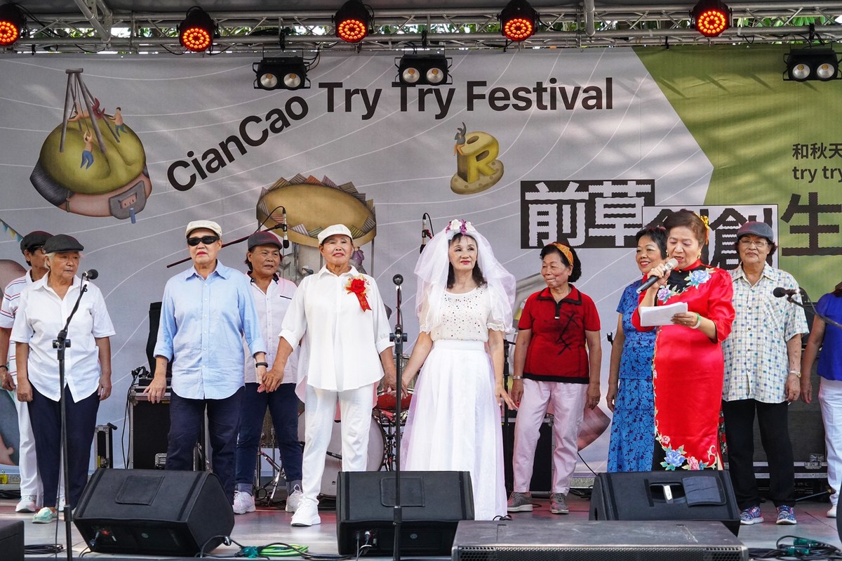 鎮陽社區帶來戲劇表演。(另開新視窗/jpg檔)圖片