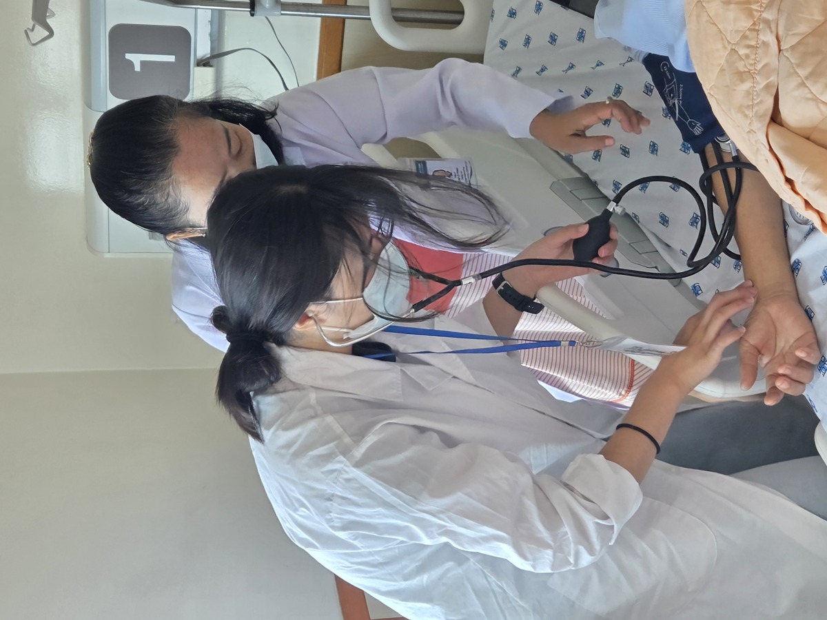 學生於消化內科參與臨床實務操作(另開新視窗/jpg檔)圖片