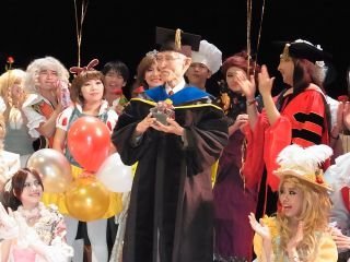 中山任教26年　余光中獲頒名譽文學博士學位（中廣新聞網）(另開新視窗/jpg檔)圖片