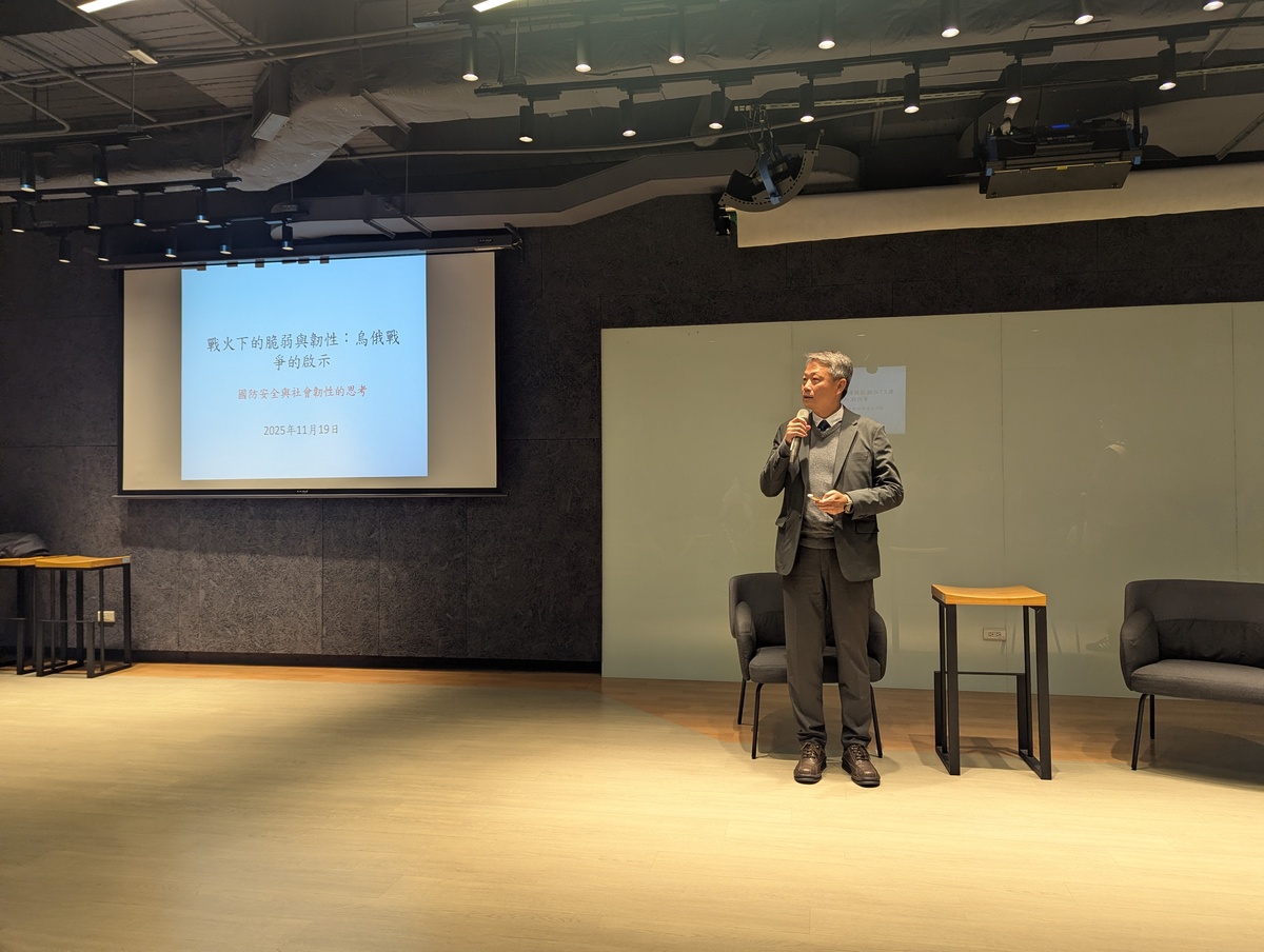 吳自立副研究員介紹國防研究如何解讀俄烏戰爭(另開新視窗/jpg檔)圖片