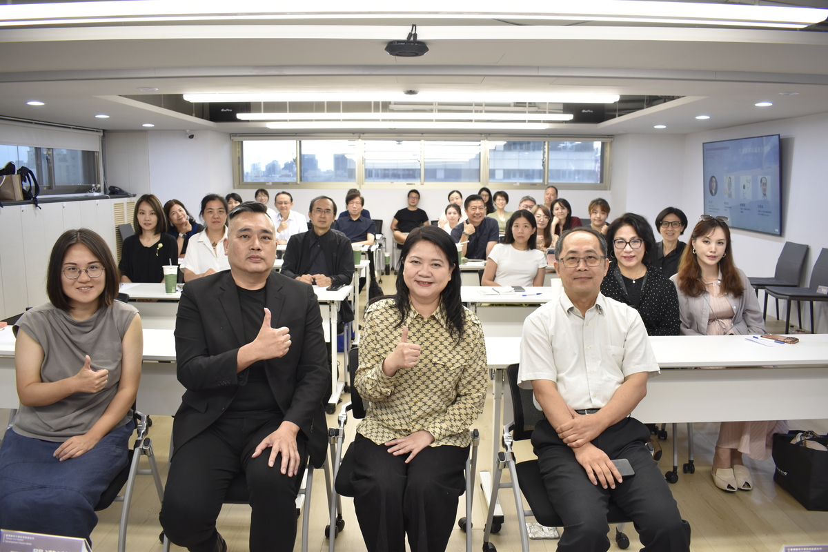 第一場次「臺灣藝術市場現況剖析」論壇合照(另開新視窗/jpg檔)圖片