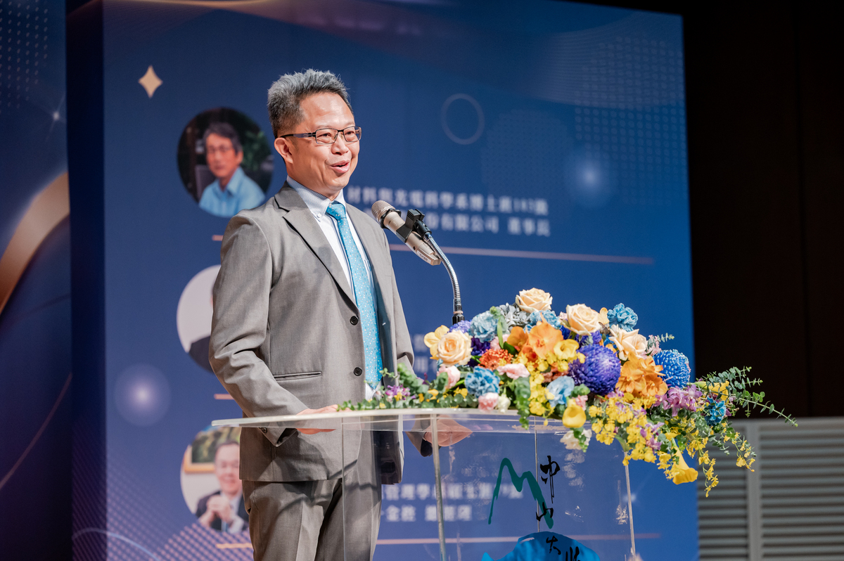 傑出校友聯誼會胡絢貿會長(另開新視窗/jpg檔)圖片