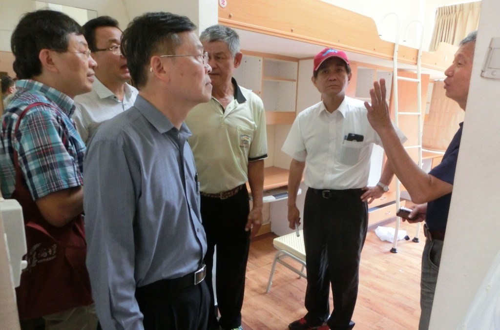 校長率主管攜手把關(另開新視窗/jpg檔)圖片