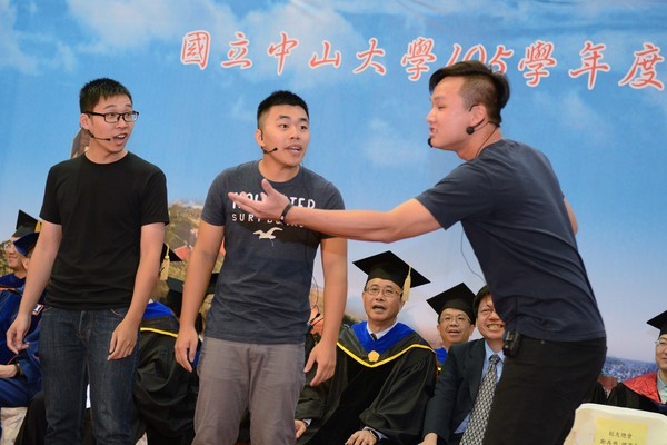 學生代表致詞(另開新視窗/jpg檔)圖片