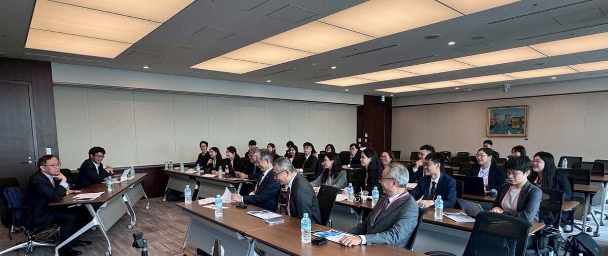國立中山大學國際金融研究學院參訪瑞穗銀行東京總行。(另開新視窗/jpg檔)圖片