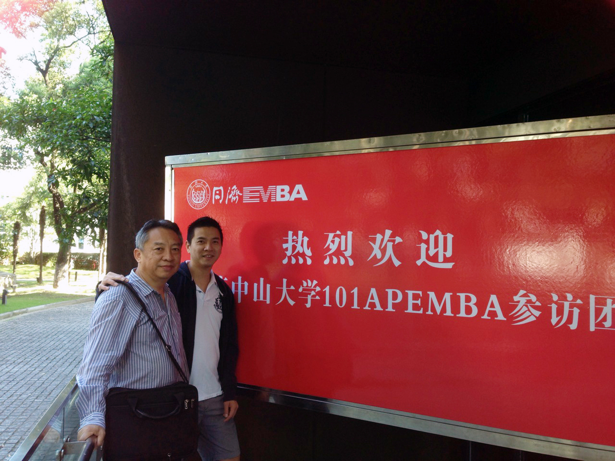 學生代表黃國龍及陳嘉權(另開新視窗/jpg檔)圖片