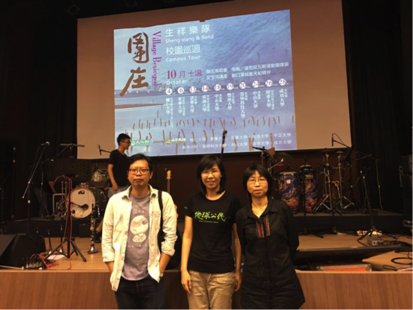 講者施合峰（左）、王敏玲（中）與主持人邱花妹老師（右）合照(另開新視窗/png檔)圖片